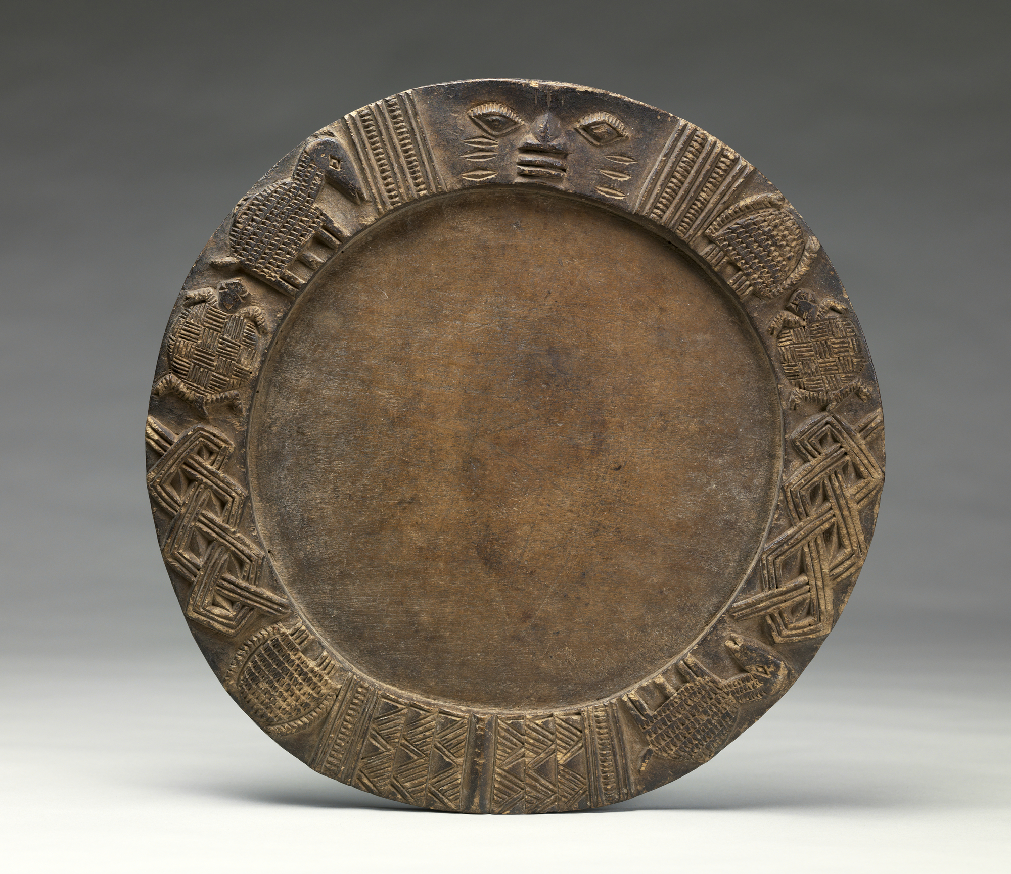 Round divination tray