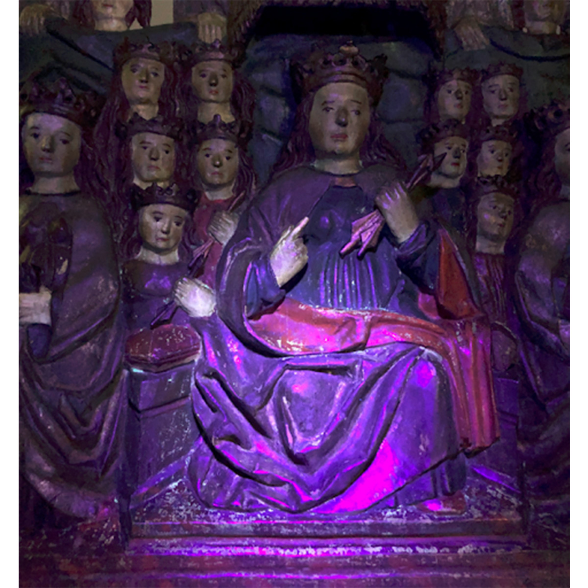 Image of a wooden sculpture under ultraviolet light