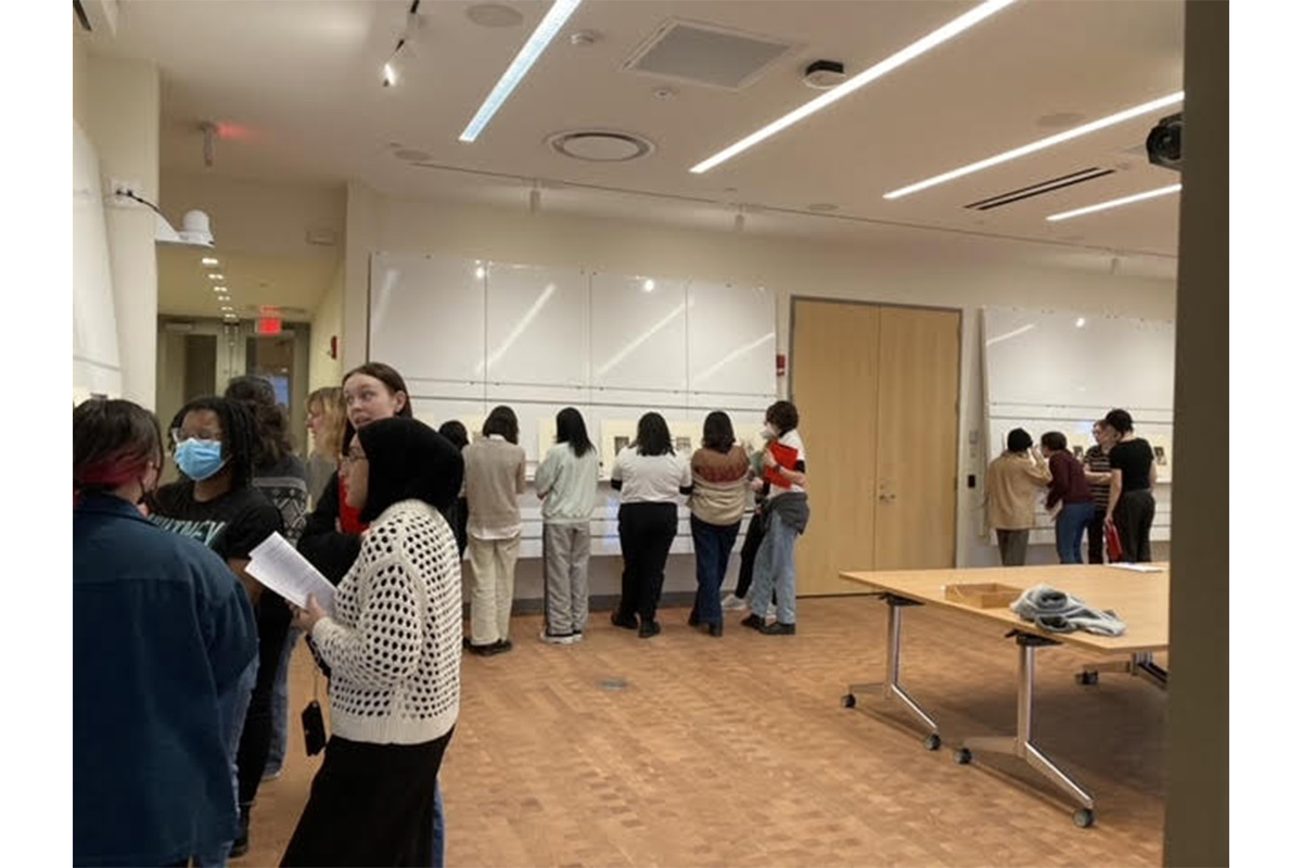 Students gathered in observation of Goya's prints